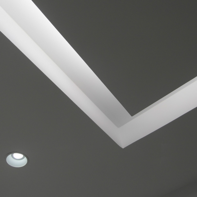 8. iluminación_foseado techo_ perfil integrado_producto_traddel_clinica dental